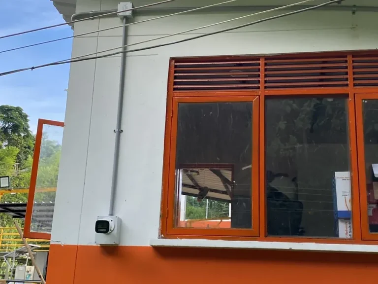 Caseta de portería con cámara y canalización instaladas